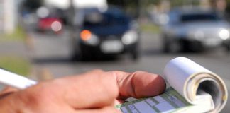 Atención micreros y automovilistas: ¿A qué multas se exponen por mojar a un peatón? Atención micreros y automovilistas: ¿A qué multas se exponen por mojar a un peatón?