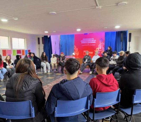 Con freestyle y música nacional fortalecen la creatividad y participación de niños y adolescentes en El Carmen