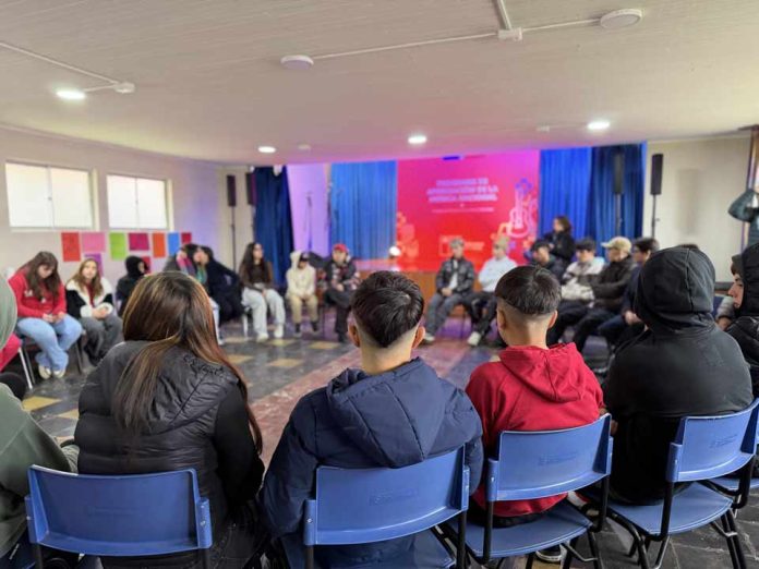 Con freestyle y música nacional fortalecen la creatividad y participación de niños y adolescentes en El Carmen