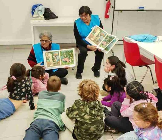 Exitosa iniciativa intergeneracional en Chile: adultos mayores lideraron talleres de lectura para niños durante las vacaciones de invierno Exitosa iniciativa intergeneracional en Chile: adultos mayores lideraron talleres de lectura para niños durante las vacaciones de invierno