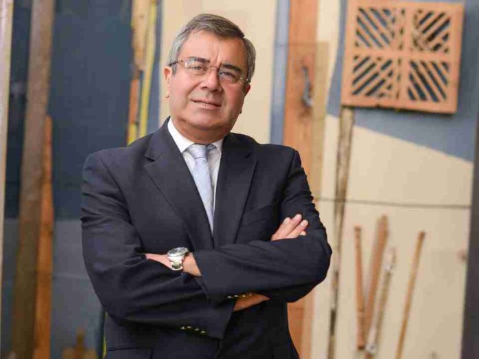 Exrector de la UTalca recibe el Reconocimiento CRUCH 2026 Exrector de la UTalca recibe el Reconocimiento CRUCH 2026