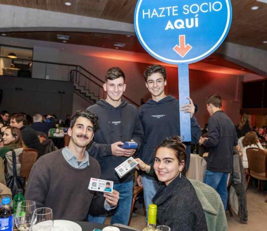 Noche Nocedal: Cuando la educación logra reunir a quienes quieren cambiar el futuro de Chile Noche Nocedal: Cuando la educación logra reunir a quienes quieren cambiar el futuro de Chile