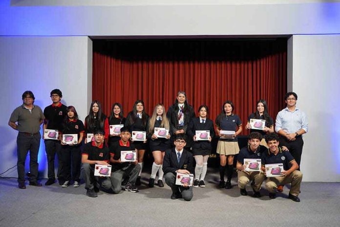 Programa Viraliza AntofaSocialTech cierra su programa fortaleciendo la innovación escolar y la vinculación con la ciudad