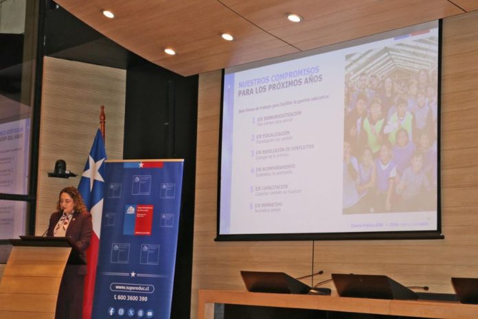 Supereduc impulsa plan para reducir la burocracia y acompañar mejor a las comunidades educativas Supereduc impulsa plan para reducir la burocracia y acompañar mejor a las comunidades educativas