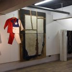 Textiles ancestrales y obras de arte dialogan en nueva exposición en la UTalca