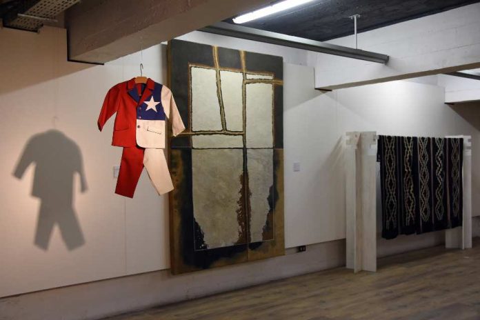 Textiles ancestrales y obras de arte dialogan en nueva exposición en la UTalca Textiles ancestrales y obras de arte dialogan en nueva exposición en la UTalca
