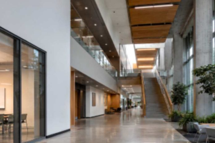 Universidades enfrentan mayor presión operativa por uso intensivo de campus y tecnología permite reducir hasta 50% los tiempos de respuesta