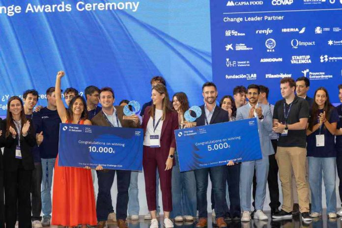 ¡Atención emprendedores! Últimos cinco días para postular al programa que permite pilotear tecnología en los malls de Chile, Perú y Colombia
