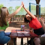 ¿El fin de la sobremesa? Estudios revelan cómo las pantallas están transformando las relaciones familiares
