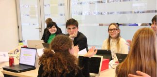 300 estudiantes de 30 colegios de RM debatirán en inglés sobre desafíos globales