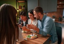 Adultos disponibles, el antídoto que no cabe en una app Adultos disponibles, el antídoto que no cabe en una app