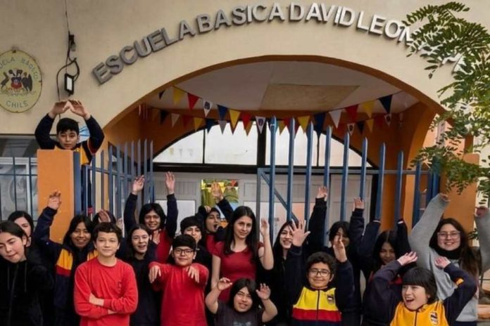 Bandita de León y Semillero de la Escuela David León Tapia de Tongoy serán protagonistas de serie infantil “Talentos” del CNTV Bandita de León y Semillero de la Escuela David León Tapia de Tongoy serán protagonistas de serie infantil “Talentos” del CNTV