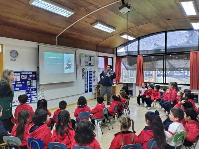 CNR certifica a estudiantes de Chillán como nuevos “Brigadistas Rigoteo” CNR certifica a estudiantes de Chillán como nuevos “Brigadistas Rigoteo”