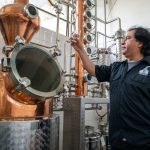 Chile celebra Fiestas Patrias con pisco, pero no cuenta con una carrera para formar a sus destiladores