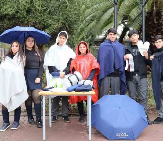 Con kit de lluvia, liceos técnico-profesionales de la Red SOFOFA combaten el ausentismo escolar por mal tiempo y fenómeno de El Niño