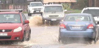 Conducir bajo la lluvia cuáles son los errores más comunes y cómo prevenirlos