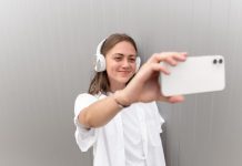 El nuevo filtro laboral en Chile: por qué cada vez más empresas piden videos en inglés y cómo prepararse para destacar