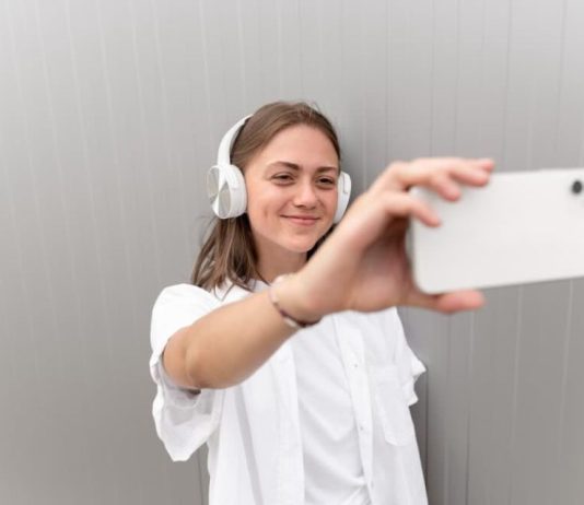 El nuevo filtro laboral en Chile: por qué cada vez más empresas piden videos en inglés y cómo prepararse para destacar El nuevo filtro laboral en Chile: por qué cada vez más empresas piden videos en inglés y cómo prepararse para destacar