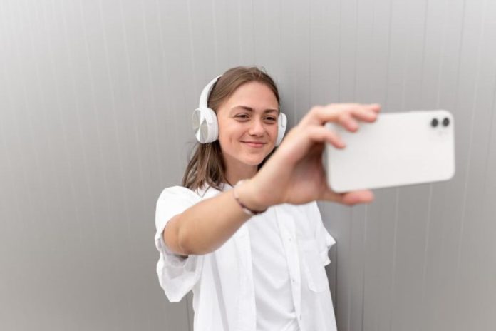 El nuevo filtro laboral en Chile: por qué cada vez más empresas piden videos en inglés y cómo prepararse para destacar