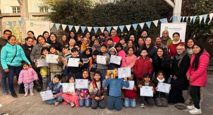 En Chile 8 de cada 10 niños mejora su velocidad lectora gracias a innovador modelo de talleres liderados por adultos mayores En Chile: 8 de cada 10 niños mejora su velocidad lectora gracias a innovador modelo de talleres liderados por adultos mayores