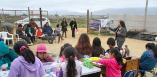 Equipo educativo de la Escuela San Rafael lleva apoyo y actividades recreativas a estudiantes afectados por el sistema frontal en el sector Cruz de Cañas