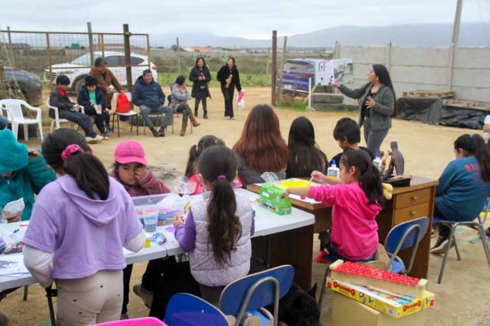 Equipo educativo de la Escuela San Rafael lleva apoyo y actividades recreativas a estudiantes afectados por el sistema frontal en el sector Cruz de Cañas Equipo educativo de la Escuela San Rafael lleva apoyo y actividades recreativas a estudiantes afectados por el sistema frontal en el sector Cruz de Cañas