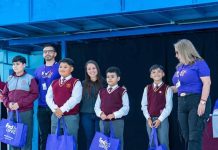 Estudiantes de Antofagasta reciben por primera vez donaciones del programa Operation Warm que FedEx lleva adelante junto a Desafío Levantemos Chile