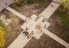 Estudiantes de Arquitectura UDD instalan en el Parque del Recuerdo asientos hechos de troncos recogidos de lagos del sur de Chile Estudiantes de Arquitectura UDD instalan en el Parque del Recuerdo asientos hechos de troncos recogidos de lagos del sur de Chile