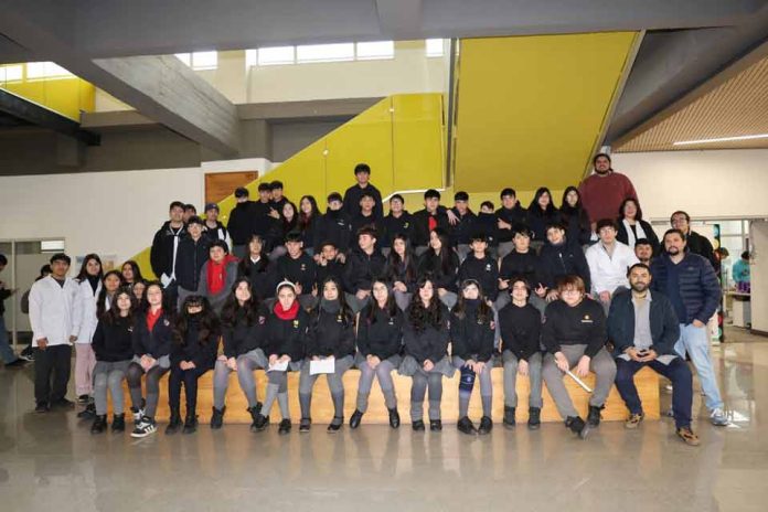 Estudiantes de Pedagogía en Matemática llevaron el modelamiento matemático al aula escolar Estudiantes de Pedagogía en Matemática llevaron el modelamiento matemático al aula escolar