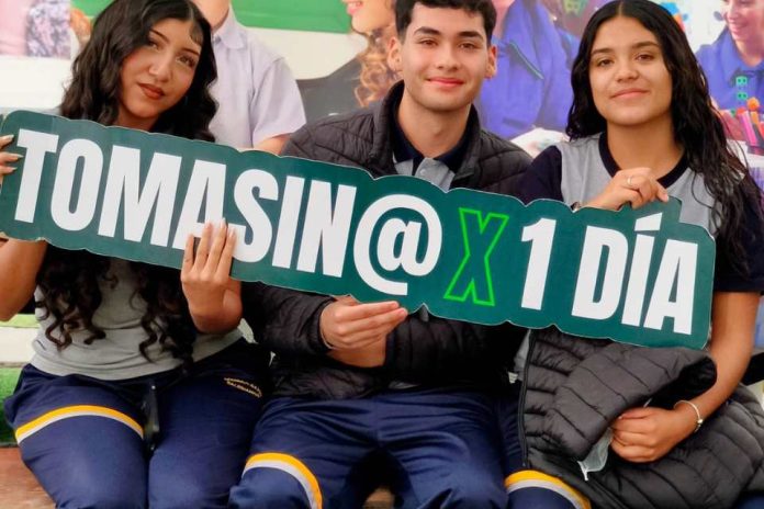 Estudiantes de colegios de Iquique y Alto Hospicio experimentaron ser Tomasinos por 1 día Estudiantes de colegios de Iquique y Alto Hospicio experimentaron ser Tomasinos por 1 día