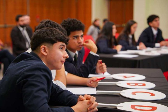 Estudiantes del Colegio Salesiano clasifican a la final de las Olimpiadas de Educación Financiera que se efectuará en el Banco Central