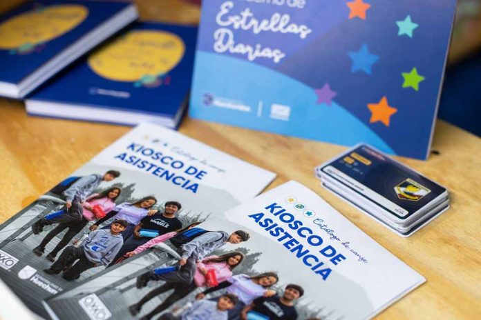 Huechuraba impulsa innovador modelo de kioscos que busca fortalecer la asistencia a clases Huechuraba impulsa innovador modelo de kioscos que busca fortalecer la asistencia a clases