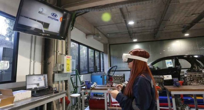 Hyundai Chile y DUOC UC unen fuerzas para formar a los mecánicos de la era de la electromovilidad Hyundai Chile y DUOC UC unen fuerzas para formar a los mecánicos de la era de la electromovilidad