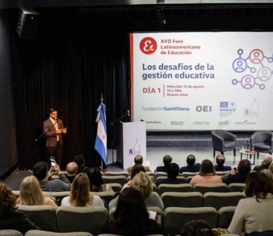 José Weinstein de la Facultad de Educación de la Universidad Diego Portales de Chile, participó del XVII Foro Latinoamericano de Educación José Weinstein de la Facultad de Educación de la Universidad Diego Portales de Chile, participó del XVII Foro Latinoamericano de Educación