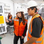 Las mujeres ya dominan la matrícula técnico-profesional, pero menos del 30% elige carreras STEM