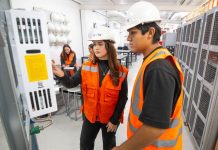 Las mujeres ya dominan la matrícula técnico-profesional, pero menos del 30% elige carreras STEM