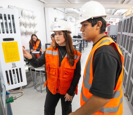 Las mujeres ya dominan la matrícula técnico-profesional, pero menos del 30% elige carreras STEM