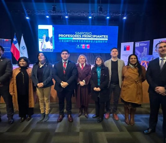 Mineduc reúne en la UFRO a profesores principiantes y futuros docentes para abordar los desafíos de la profesión Mineduc reúne en la UFRO a profesores principiantes y futuros docentes para abordar los desafíos de la profesión