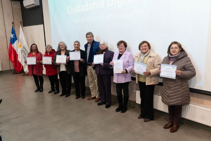 Personas mayores fortalecen su autonomía digital tras proceso formativo impulsado por la UCT y la Municipalidad de Temuco Personas mayores fortalecen su autonomía digital tras proceso formativo impulsado por la UCT y la Municipalidad de Temuco