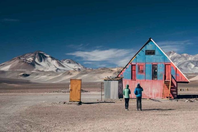Reportaje | Proyecto “Los 16 de Chile” realiza visita al volcán Ojos del Salado para iniciar diseño de nuevo refugio de montaña con identidad local