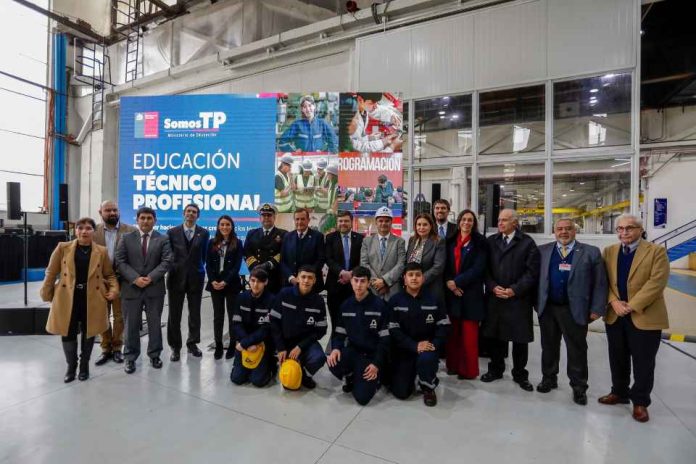 Ministra de Educación presentó el Plan Somos TP