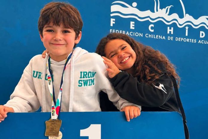 Tiene 8 años, lo subieron a competir con niños de hasta 11 y salió campeón nacional de clavados ganó con un mortal y medio Tiene 8 años, lo subieron a competir con niños de hasta 11 y salió campeón nacional de clavados ganó con un mortal y medio