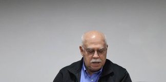 Traducir culturas más allá de las palabras: experto internacional compartió en la UCT la experiencia de traducir el Nuevo Testamento al mapuzungun Traducir culturas más allá de las palabras: experto internacional compartió en la UCT la experiencia de traducir el Nuevo Testamento al mapuzungun