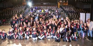 142 cursos de 12 regiones bailaron para aprender a protegerse: la premiación de “Mi Mundo Seguro” fue una verdadera fiesta para los niños 142 cursos de 12 regiones bailaron para aprender a protegerse: la premiación de “Mi Mundo Seguro” fue una verdadera fiesta para los niños