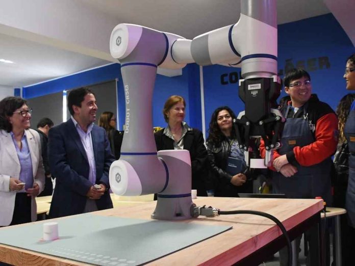 Atacama inaugura su primer Aula MakerSTEM en un establecimiento de educación técnico-profesional en Paipote Atacama inaugura su primer Aula MakerSTEM en un establecimiento de educación técnico-profesional en Paipote