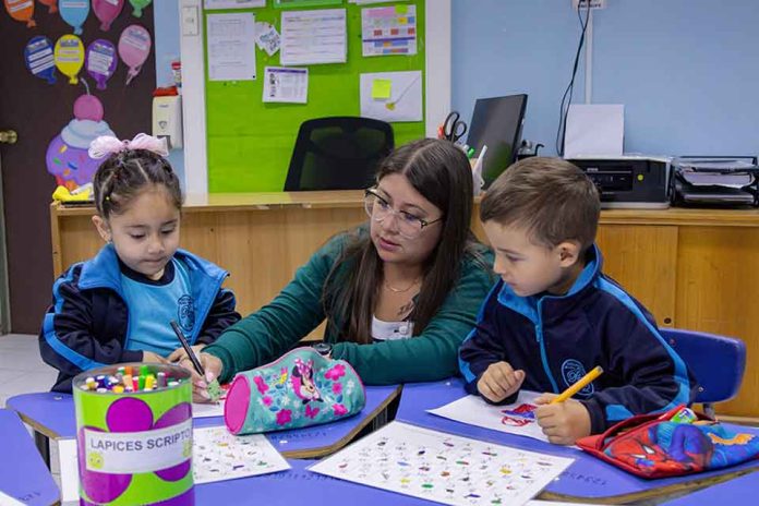 Chile lleva al debate internacional una respuesta colaborativa frente al ausentismo escolar