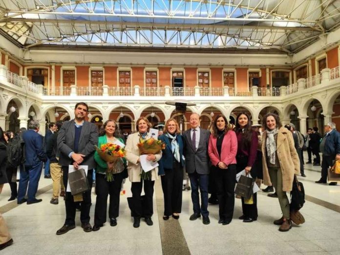 Compromiso y vocación: Académicos de Agronomía y Sistemas Naturales UC fueron reconocidos en la Ceremonia del Día de la Trayectoria Académica UC 2026
