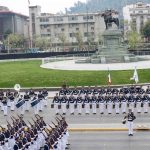 Desfile en honor a las Glorias del Ejército de Providencia se realizó por primera vez frente al monumento al General Baquedano