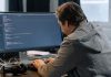 Día del Programador: la IA cambia las reglas para los desarrolladores, pero en Chile no acaba con su demanda