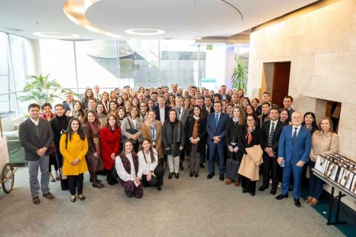 Empresas, academia y sector público se unen para transformar el futuro laboral juvenil Empresas, academia y sector público se unen para transformar el futuro laboral juvenil